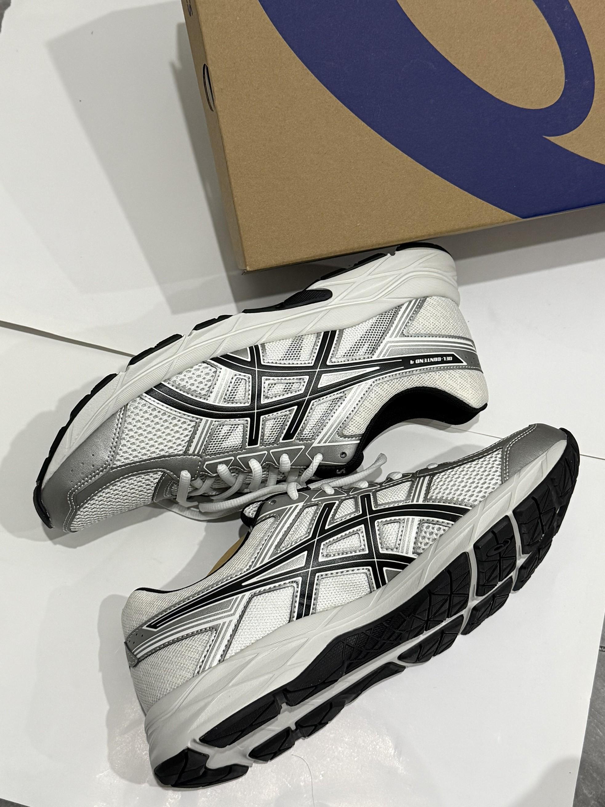 穿了一周不想脱!这双亚瑟士跑鞋舒服到通勤跑步都锁死它